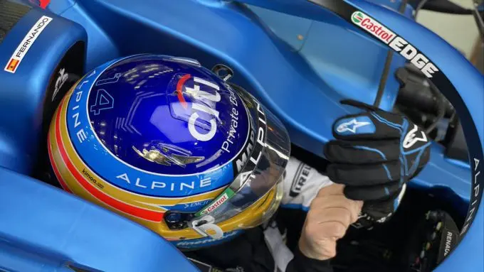 fernando alonso alpine a521 helm cockpit