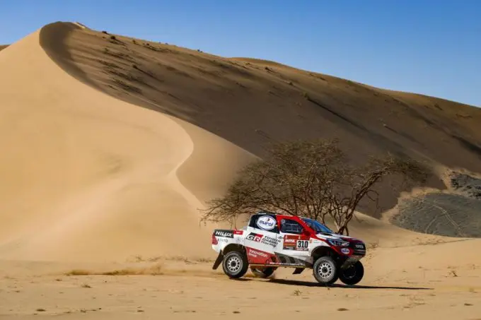 fernando alonso dakar toyota
