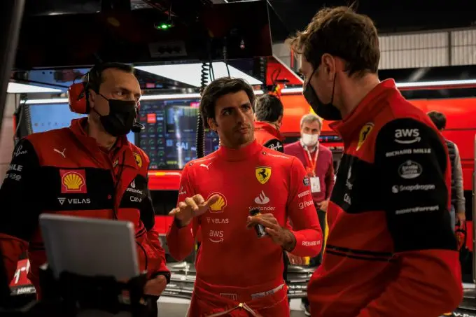 ferrari carlos sainz overleg 2022 barcelona test day