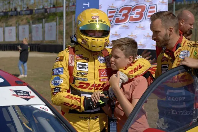 fia wtcr anneau du rhin starting grid tom coronel