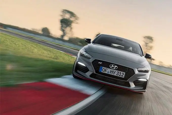 geheel nieuwe hyundai i30 fastback n opwindend coupydesign met n rijplezier 3