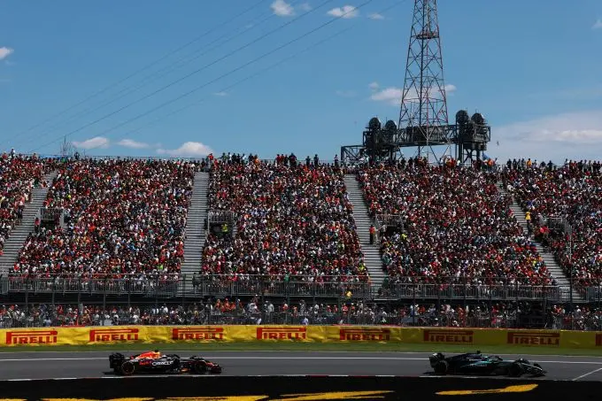 george russell gevolgd door max verstappen gp canada 2025 rbcp si202506150545