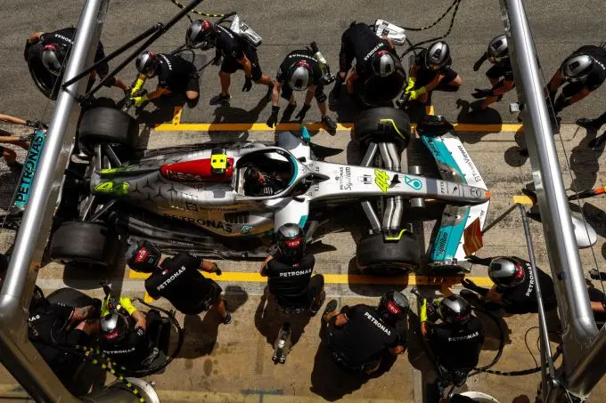 george russell pits medium m313747