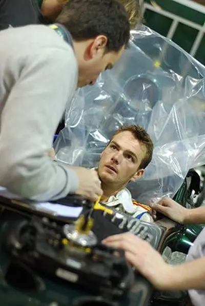 giedo van der garde f1 seat fitting 1 rx 400