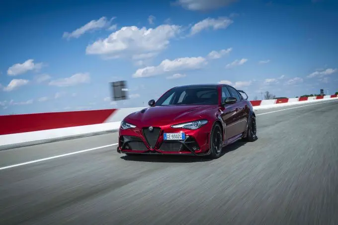 giulia gtam etna red 5