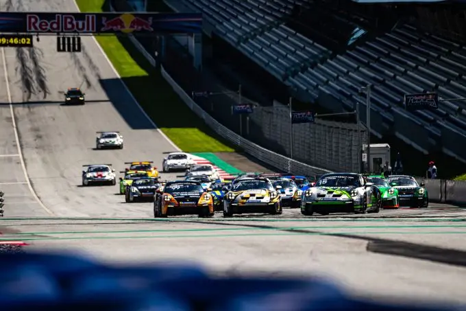 glenn van parijs met nummer 15 aan kop op de red bull riing