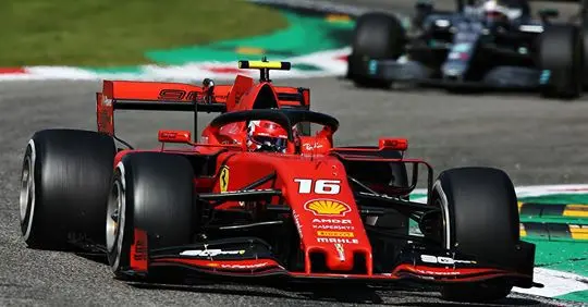 gp italie leclerc versus hamilton 70807734 2511111719135758 9222763981154811904 n