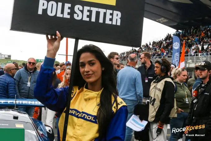 grid girl pole setter
