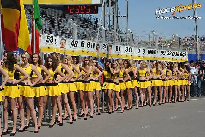 grid girls racexpress 6686a