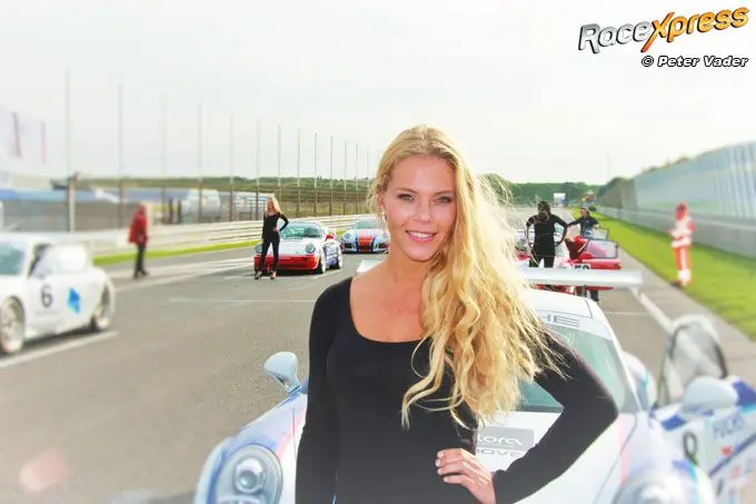 gridgirl blond 230218 img9125logo