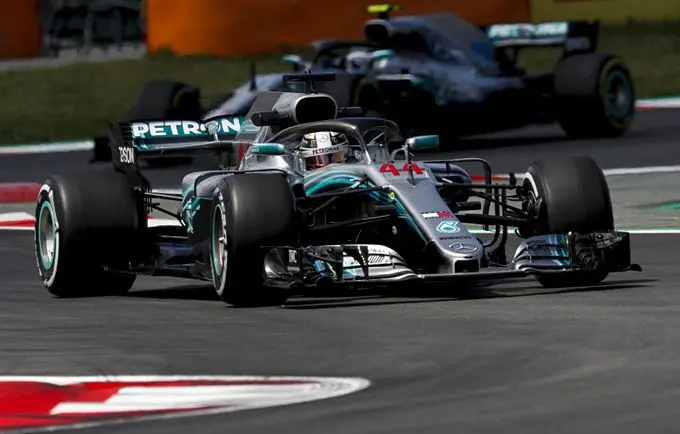 hamilton voor bottas m156110 1