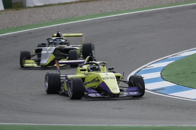 hockenheim cars on track d5ovppgx4aapakj