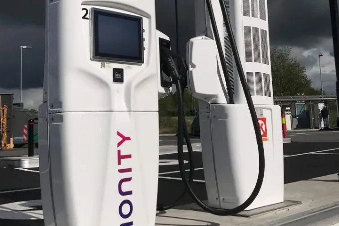 ionity joint venture opent 100e snellaadstation