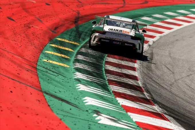 jaap van lagen stoomt op in porsche supercup
