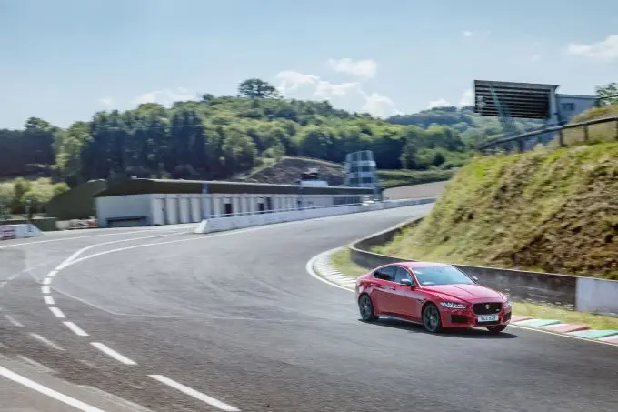 jag xe 300 sport 19my forgotten circuit 250918 07
