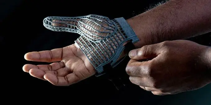 jaguar land rover introduceert 3d geprinte veiligheidshandschoen