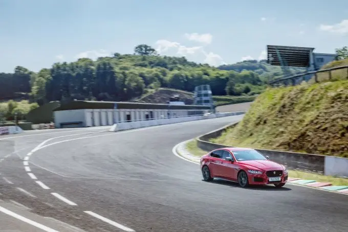 jaguar xe 300 sport 19my forgotten circuit 250918 07
