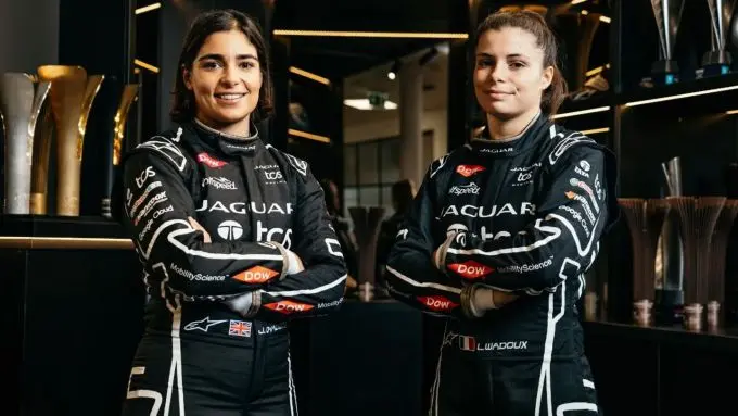 jamie chadwick and lilou wadoux