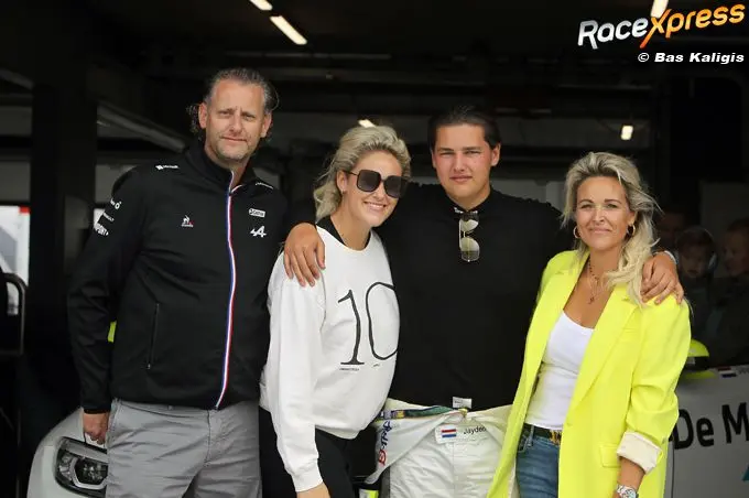 jayden post en familie e90b0419