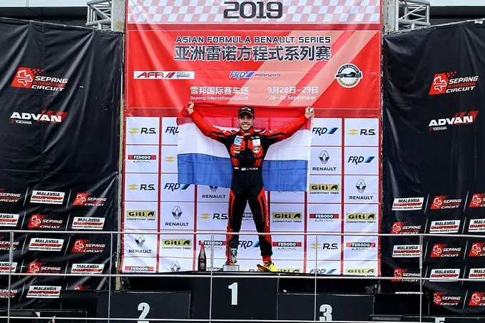 joey alders wint 3 races 2019 asia formule renault rx