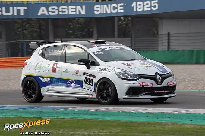 joey van splunteren winst op tt circuit assen clio r680