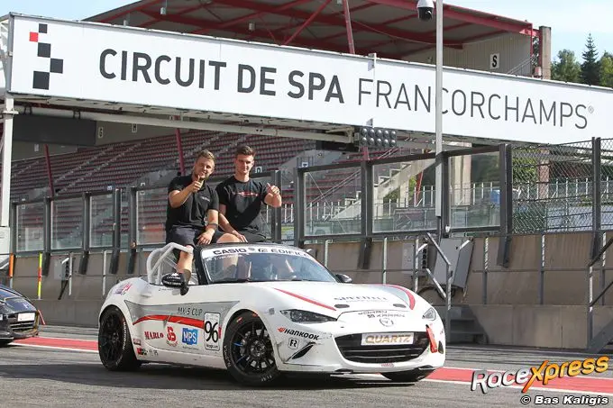 jordy van der eijk met monteur succesvol in spa francorchamps e90b8479