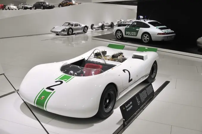 jubilarissen en meer in en rond het porsche museum