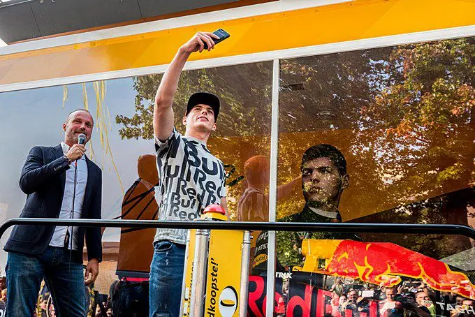 jumbo supermarkt hilversum loopt uit voor max verstappen 2