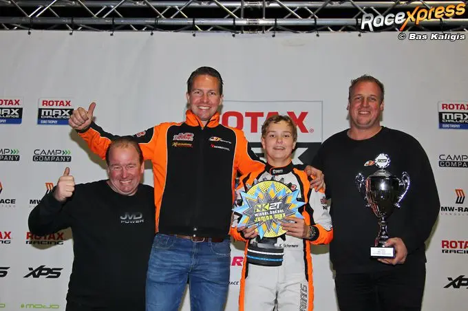 kasper schormans 2e van rechts en zijn crew blij met tiel ge3g1883