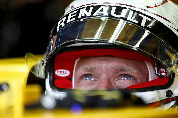 kevin magnussen renault f1 2