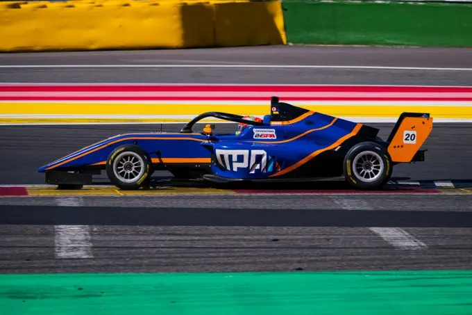 kx f4 racing academy