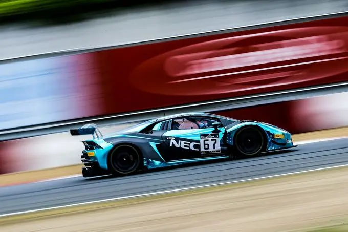 lamborghini max van splunteren in actie met de nec lambor ghini huracan gt3 rx 680