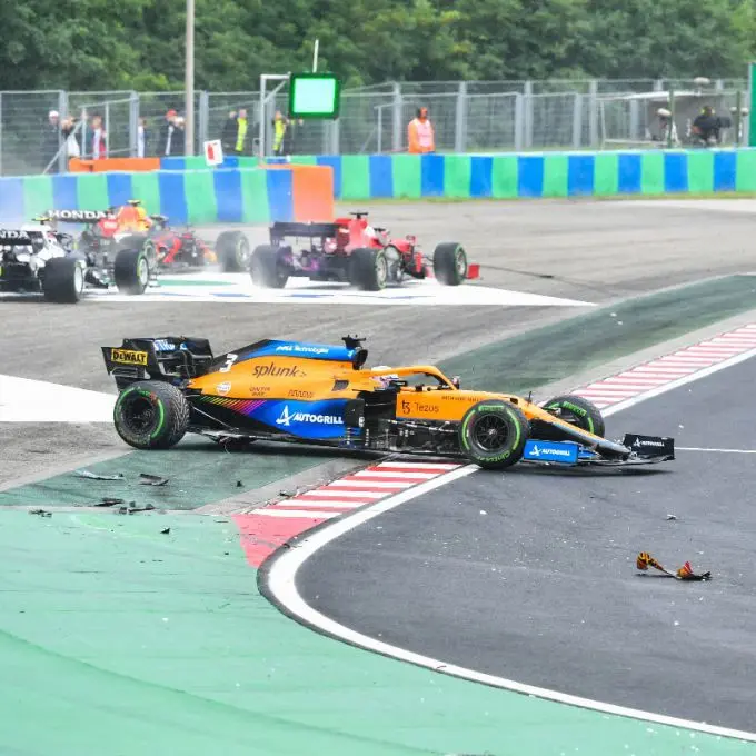 lando norris crash lap 1 hongarije 2021