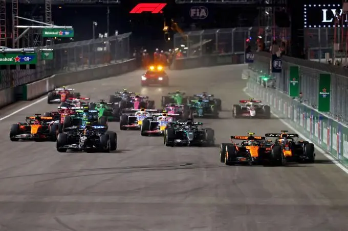 lando norris max verstappen russell start las vegas rxb241125