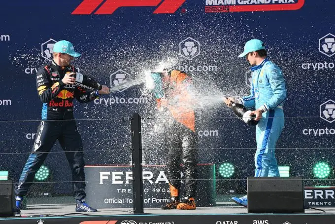 lando norris podium champagne 1