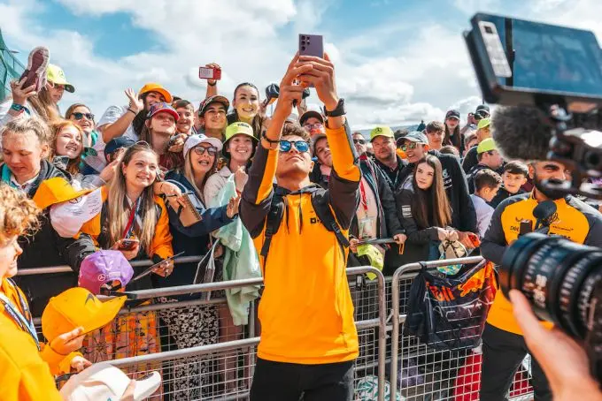 lando norris with fans