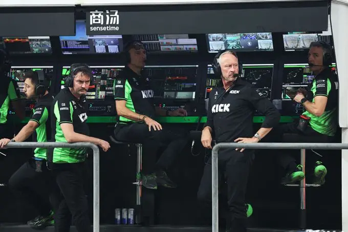large 2025 abu dhabi grand prix saturday 1
