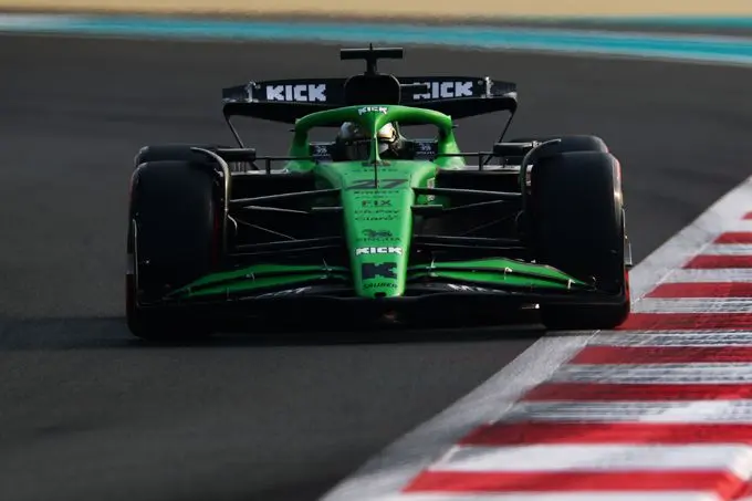 large 2025 abu dhabi grand prix saturday 2
