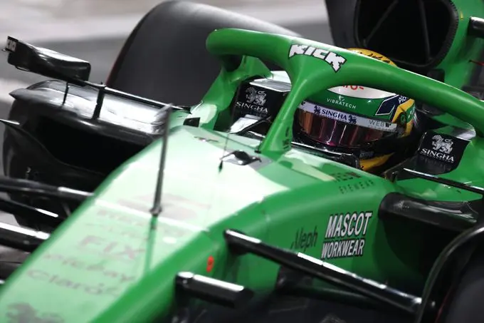 large 2025 abu dhabi grand prix saturday 3