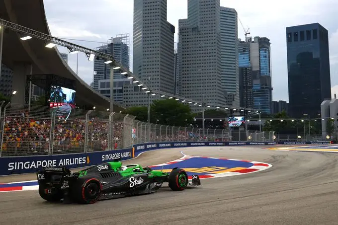 large 2025 singapore grand prix friday 1