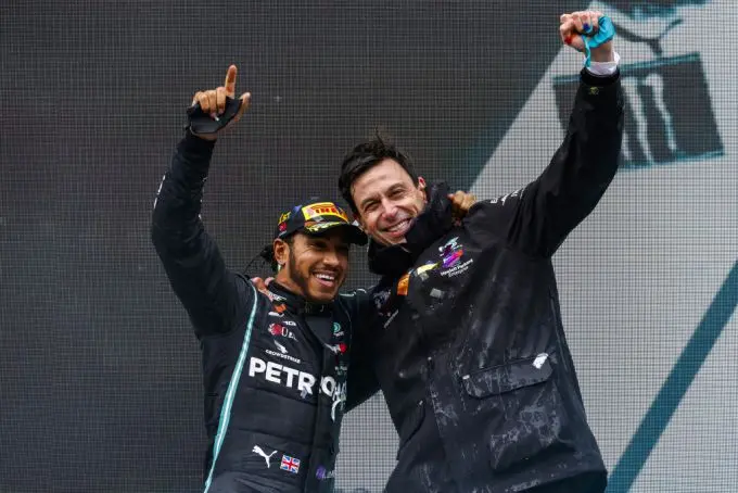 lewis hamilton 2021 toto wolff m252267