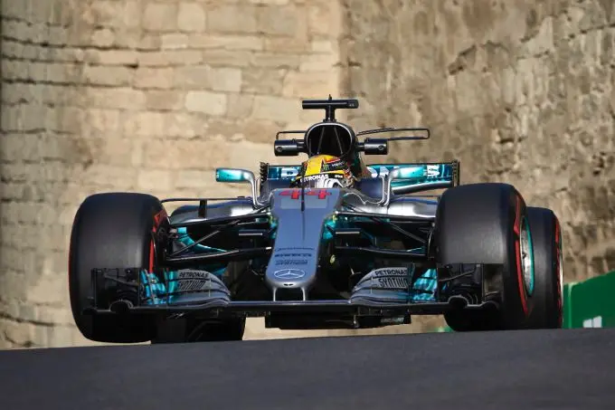 lewis hamilton baku