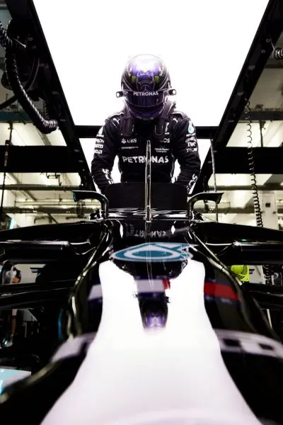 lewis hamilton cockpit m260854