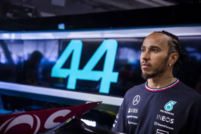 lewis hamilton garage mercedes 2