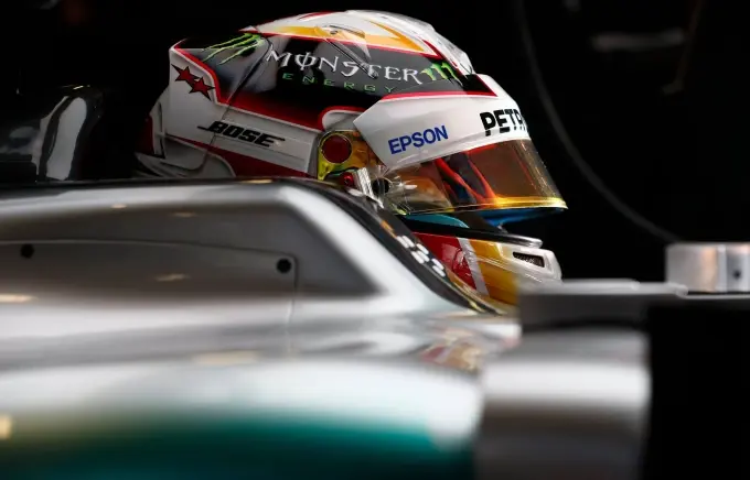 lewis hamilton helm