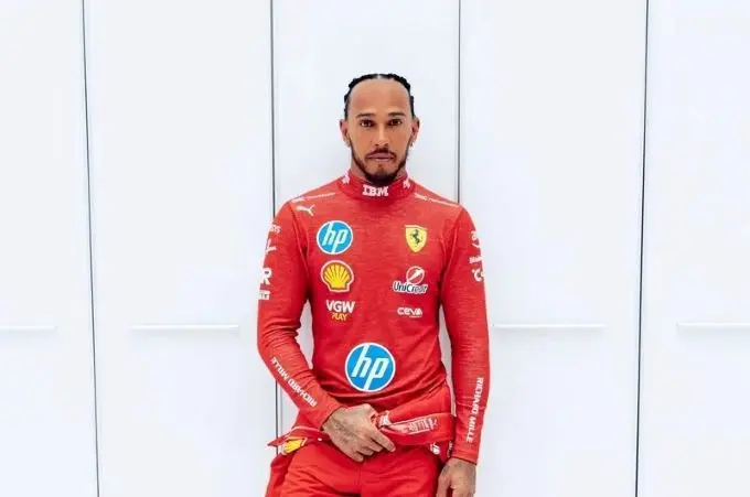 lewis hamilton in ferrari raceoverall bron foto ferrari img 7849 1 result e1737492042387 11zon 1 5