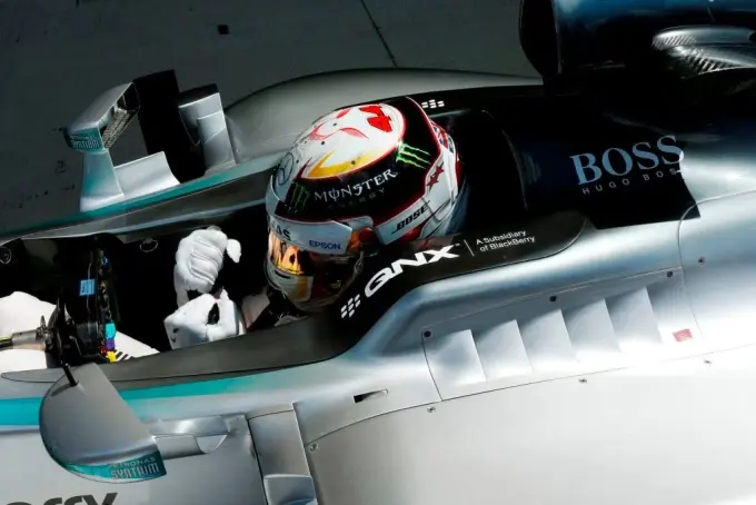 lewis hamilton mercedes silverstone win