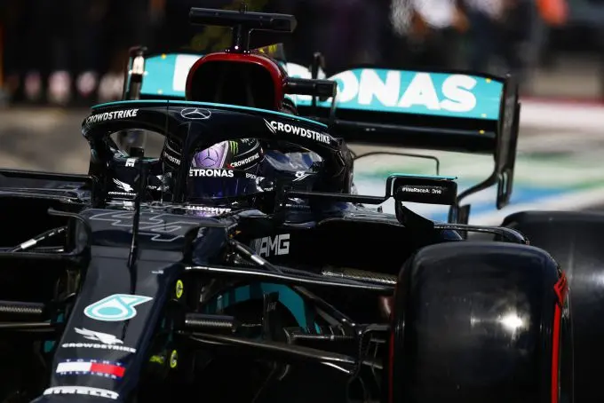 lewis hamilton oos 1