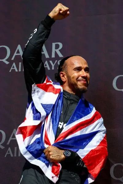 lewis hamilton podium vlag m448597