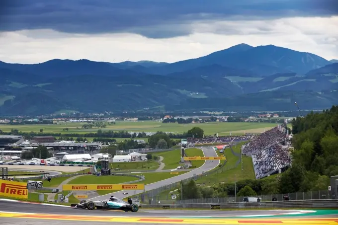 lewis hamilton pole red bull ring 2015